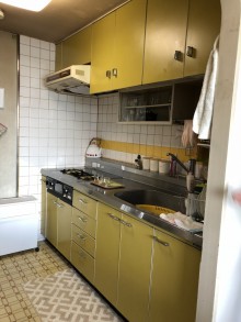 ホワイトで統一したスタイリッシュキッチン